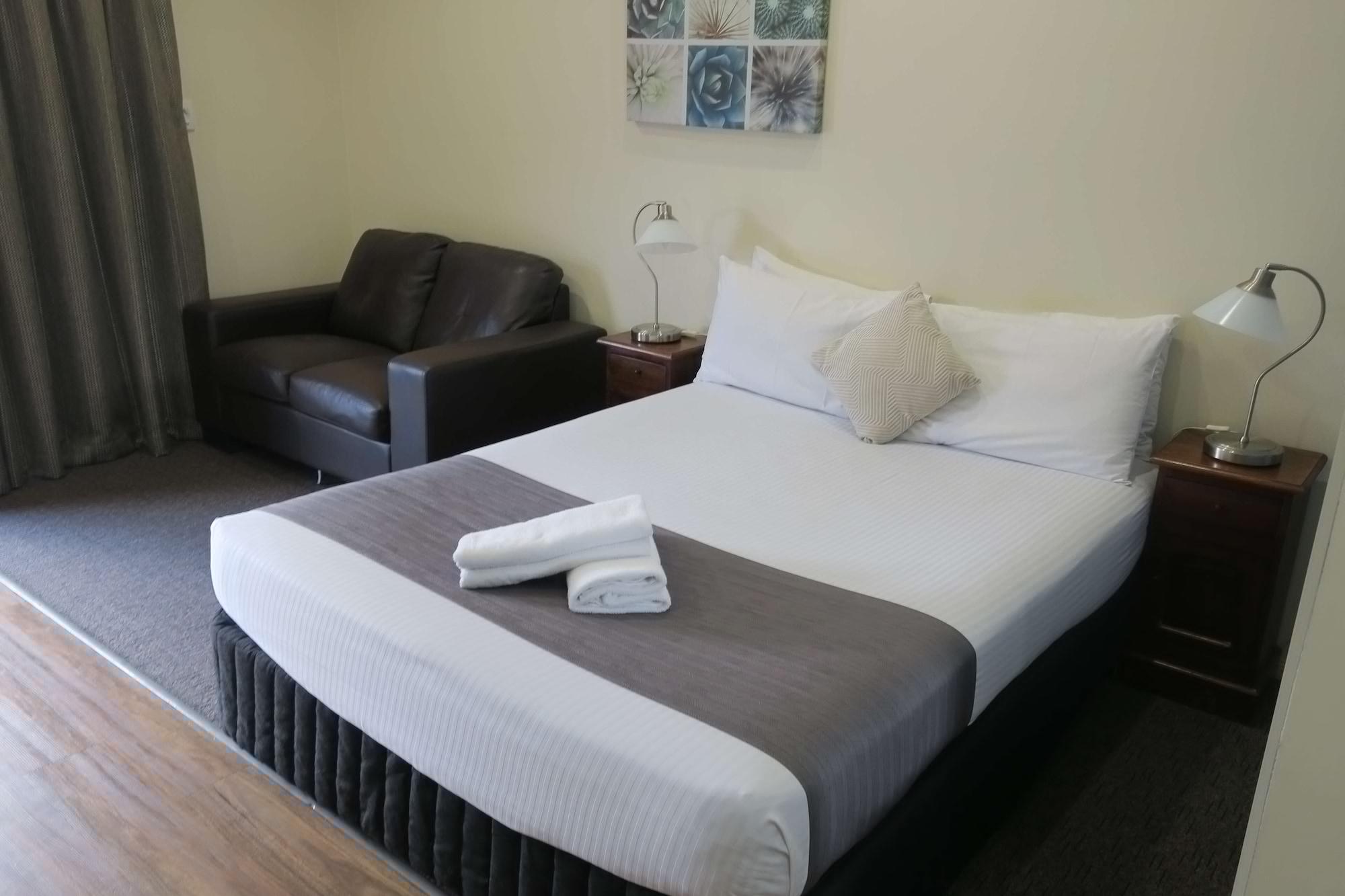 Caboolture Central Motor Inn, Sure Stay Collection By BW Exteriör bild
