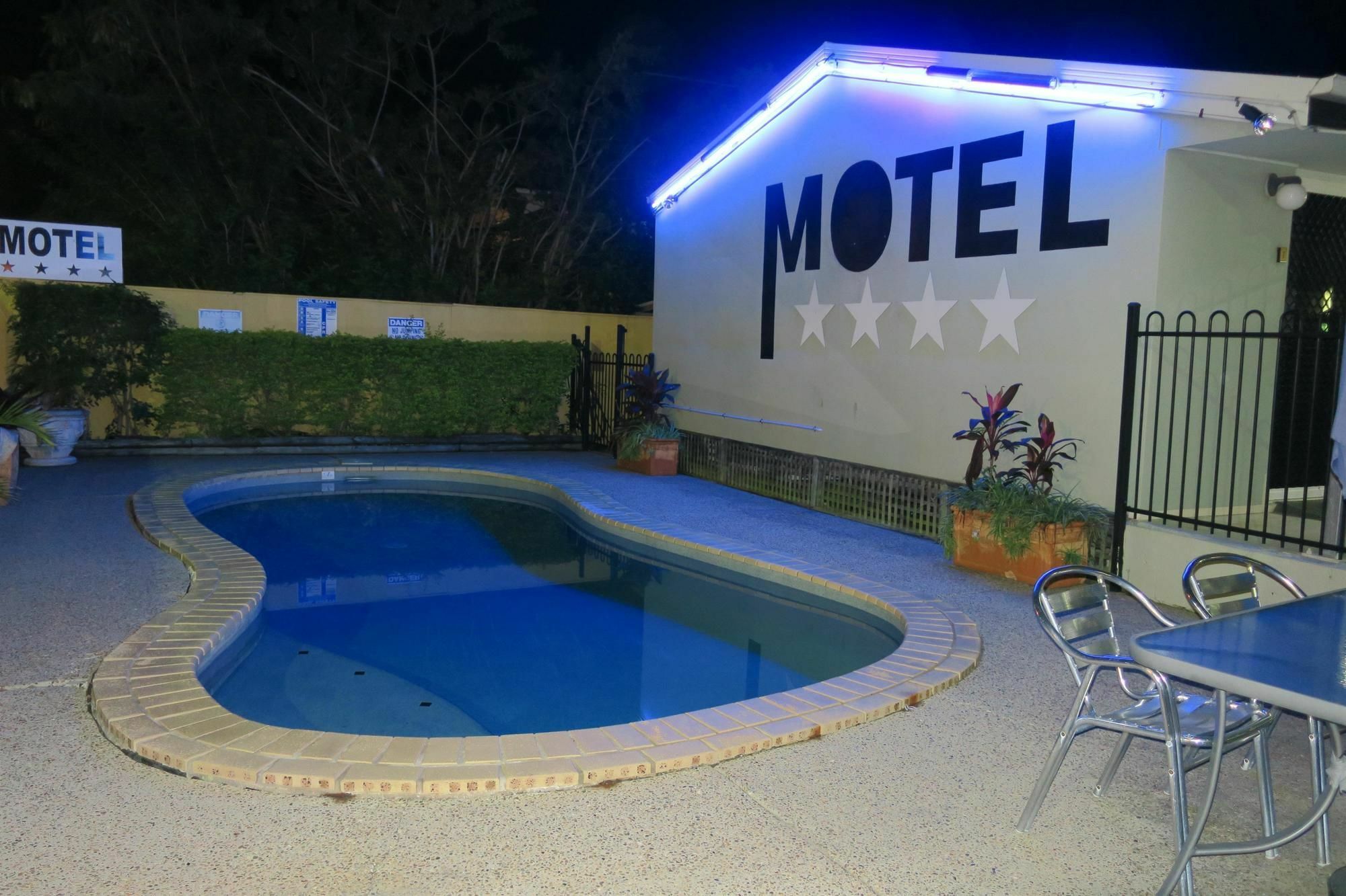Caboolture Central Motor Inn, Sure Stay Collection By BW Exteriör bild